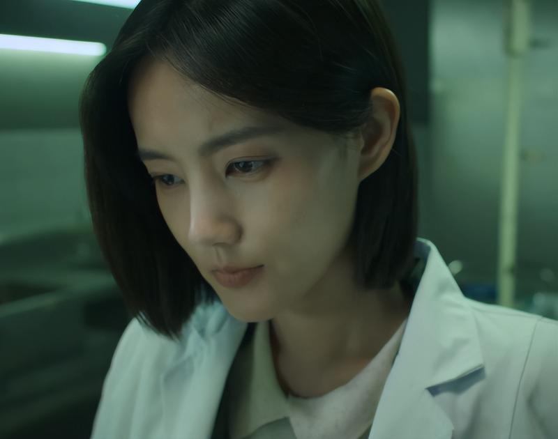 全程空洞眼，面无表情，33岁李一桐出手，带来教科书式“女警演技”（李一桐演戏怎么没表情）-第11张图片-九妖电影