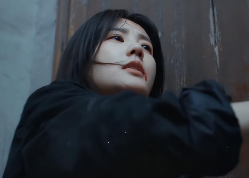 全程空洞眼，面无表情，33岁李一桐出手，带来教科书式“女警演技”（李一桐演戏怎么没表情）-第14张图片-九妖电影