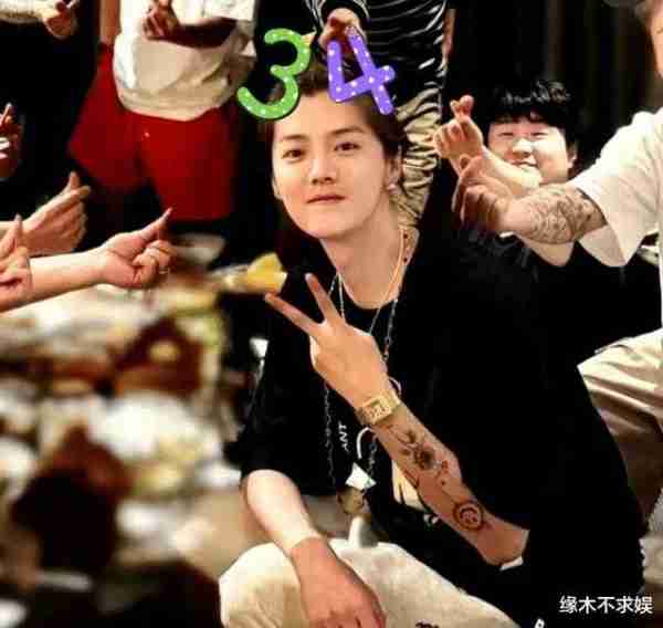 关晓彤为鹿晗庆34岁生日，庆生视频曝光，鹿晗吃蛋糕跳舞好幸福！（2021关晓彤为鹿晗庆生了吗）-第7张图片-九妖电影