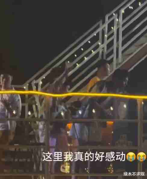 关晓彤为鹿晗庆34岁生日，庆生视频曝光，鹿晗吃蛋糕跳舞好幸福！（2021关晓彤为鹿晗庆生了吗）-第10张图片-九妖电影