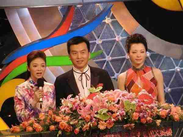 主持人文清：5次主持春晚，巅峰时离开央视，现在一家三口很幸福（主持人文清现在做什么呢）-第9张图片-九妖电影