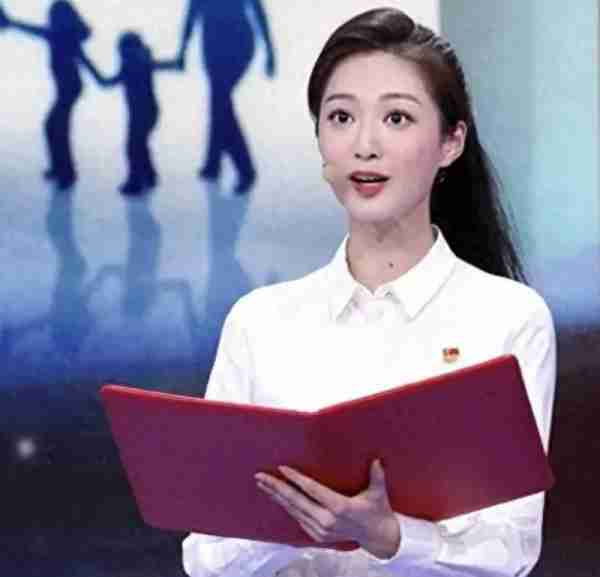 主持界新力量冯琳，央视大赛成关注点，春晚舞台或成转折。（央视主持人冯琳现况）-第4张图片-九妖电影