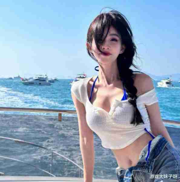 冯提莫身材越来越畸形，户外直播被吐槽，葡萄藤上长西瓜（冯提莫17年最火的一首歌视频）-第2张图片-九妖电影
