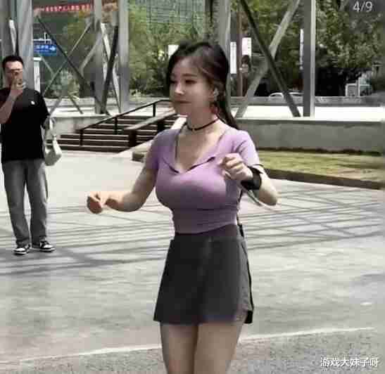 冯提莫身材越来越畸形，户外直播被吐槽，葡萄藤上长西瓜（冯提莫17年最火的一首歌视频）-第5张图片-九妖电影