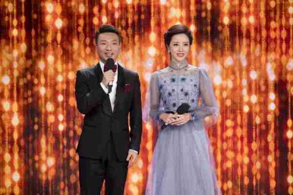 九年春晚站不稳央视一姐之位，37岁直接离职，李思思做错了什么？（春晚2019导演）-第17张图片-九妖电影