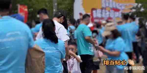 冯绍峰陪儿子参加亲子运动会！蹲地上当座椅，打扮低调无人识（冯绍峰的儿子判给谁了）-第7张图片-九妖电影