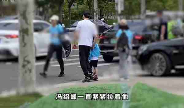 冯绍峰陪儿子参加亲子运动会，5岁想想身高优越，超像妈妈赵丽颖（冯绍峰与两岁儿子）-第7张图片-九妖电影