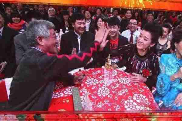 事实证明，退出春晚舞台的宋祖英，已经走上了另一条路!（春晚结束音乐叫什么）-第19张图片-九妖电影