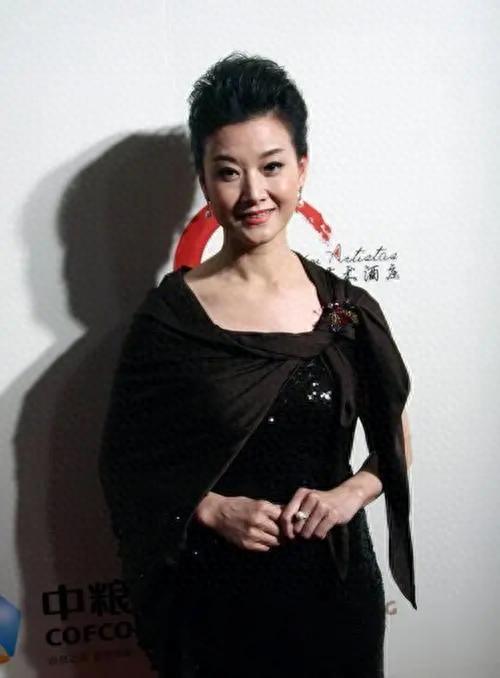 事实证明，退出春晚舞台的宋祖英，已经走上了另一条路!（春晚结束音乐叫什么）-第20张图片-九妖电影