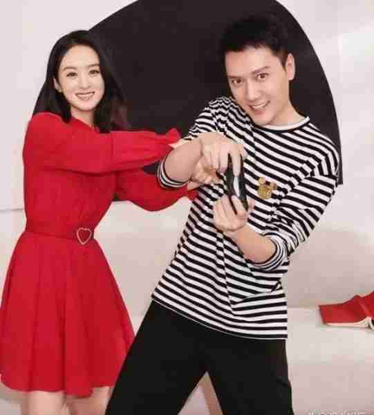 冯绍峰陪儿子参加亲子运动会,5岁想想酷似妈妈,长成男版赵丽颖(冯绍峰和两岁儿子)-第3张图片-九妖电影 冯绍峰陪儿子参加亲子运动会,5岁想想酷似妈妈,长成男版赵丽颖(冯绍峰和两岁儿子)-第3张图片-九妖电影