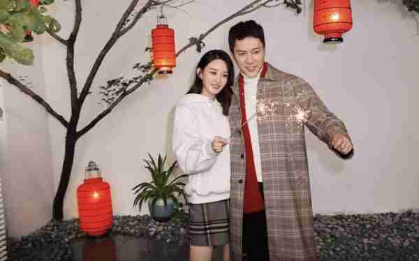 冯绍峰陪儿子参加亲子运动会,5岁想想酷似妈妈,长成男版赵丽颖(冯绍峰和两岁儿子)-第20张图片-九妖电影 冯绍峰陪儿子参加亲子运动会,5岁想想酷似妈妈,长成男版赵丽颖(冯绍峰和两岁儿子)-第20张图片-九妖电影