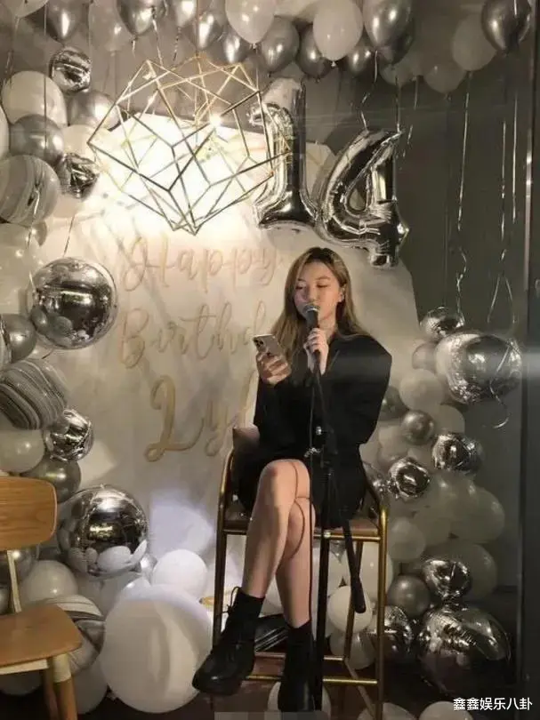 王菲与小女儿合照曝光，18岁李嫣超像妈妈，嘴唇无痕迹美到认不出-第8张图片-九妖电影