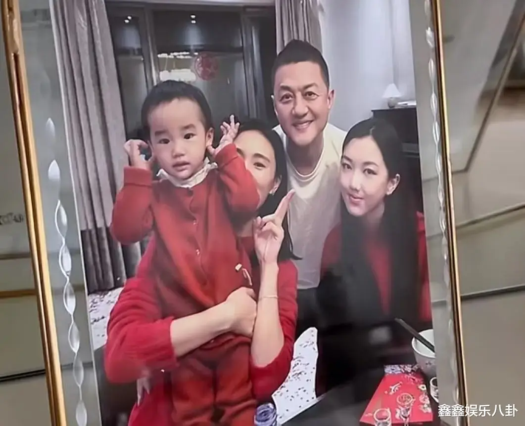 王菲与小女儿合照曝光，18岁李嫣超像妈妈，嘴唇无痕迹美到认不出-第10张图片-九妖电影