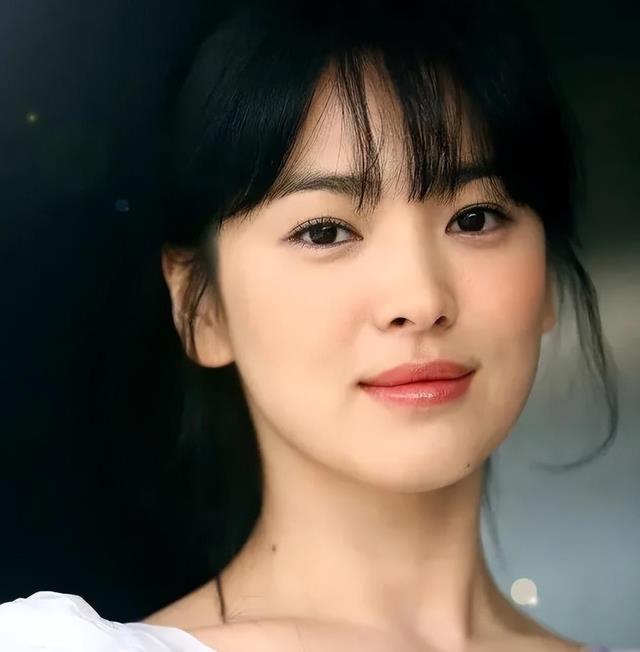 韩国财阀的控制:“熬过就是宋慧乔,熬不过就是张紫妍”-第2张图片-九妖电影 韩国财阀的控制:“熬过就是宋慧乔,熬不过就是张紫妍”-第2张图片-九妖电影