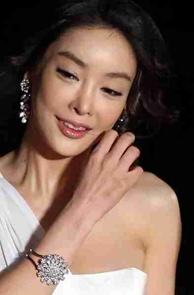 韩国财阀的控制:“熬过就是宋慧乔,熬不过就是张紫妍”-第7张图片-九妖电影 韩国财阀的控制:“熬过就是宋慧乔,熬不过就是张紫妍”-第7张图片-九妖电影