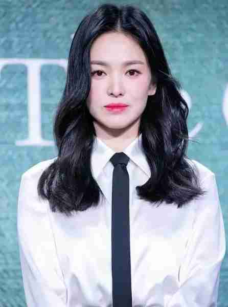 韩国财阀的控制:“熬过就是宋慧乔,熬不过就是张紫妍”-第11张图片-九妖电影 韩国财阀的控制:“熬过就是宋慧乔,熬不过就是张紫妍”-第11张图片-九妖电影