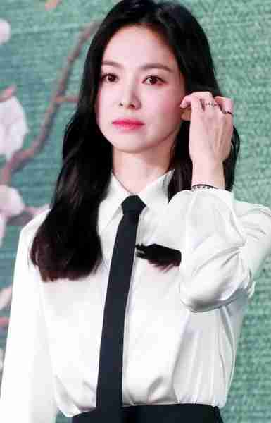 韩国财阀的控制:“熬过就是宋慧乔,熬不过就是张紫妍”-第12张图片-九妖电影 韩国财阀的控制:“熬过就是宋慧乔,熬不过就是张紫妍”-第12张图片-九妖电影