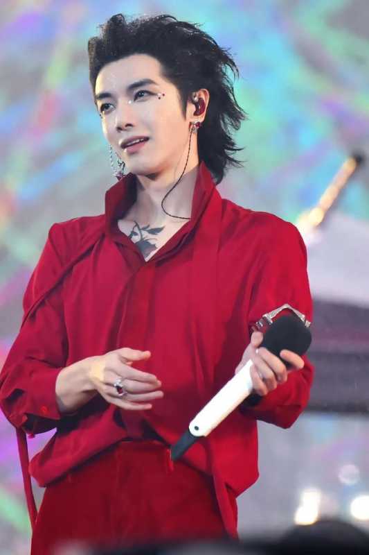 央视出手!不再给华晨宇面子,果然时代抛弃你招呼都不会给你打!-第4张图片-九妖电影 央视出手!不再给华晨宇面子,果然时代抛弃你招呼都不会给你打!-第4张图片-九妖电影