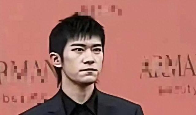 分明一张“普通脸”,却被夸成“天花板”,这几位明星不脸红吗?-第6张图片-九妖电影 分明一张“普通脸”,却被夸成“天花板”,这几位明星不脸红吗?-第6张图片-九妖电影