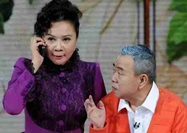 从“小品女王”到被喊“滚出春晚”，蔡明到底做错了什么？（蔡明早期小品打针）-第4张图片-九妖电影