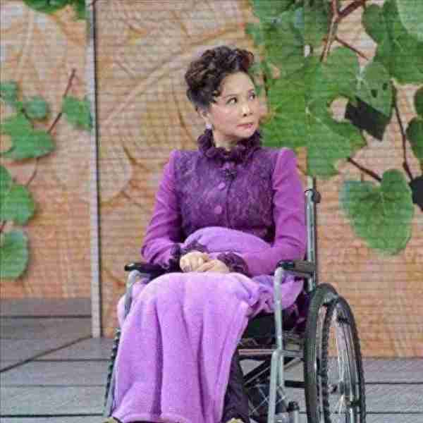 从“小品女王”到被喊“滚出春晚”，蔡明到底做错了什么？（蔡明早期小品打针）-第10张图片-九妖电影