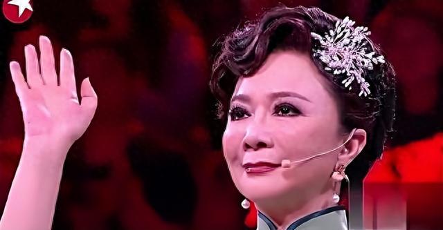 从“小品女王”到被喊“滚出春晚”，蔡明到底做错了什么？（蔡明早期小品打针）-第31张图片-九妖电影
