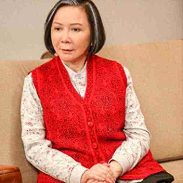 从“小品女王”到被喊“滚出春晚”，蔡明到底做错了什么？（蔡明早期小品打针）-第30张图片-九妖电影