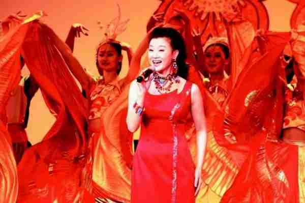 从“春晚常客”到销声匿迹，连登春晚24年的宋祖英，如今怎么样了（春晚节目播放时间）-第5张图片-九妖电影