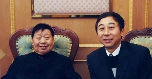 从“春晚钉子户”到“德艺双馨”，冯巩的清醒让多少老艺术家脸红（春晚冯巩节目有哪些）-第3张图片-九妖电影