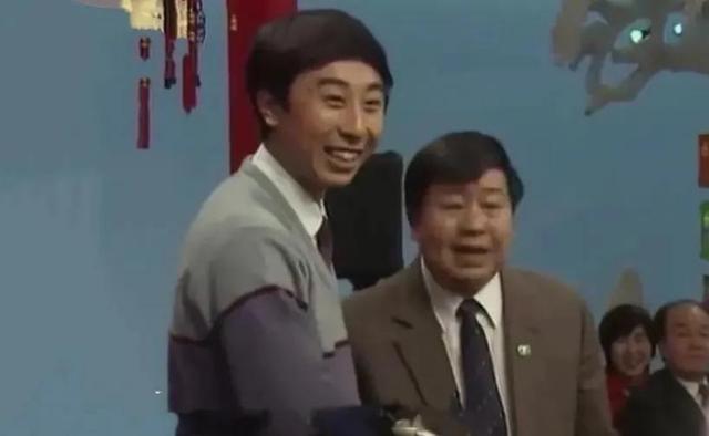 从“春晚钉子户”到“德艺双馨”，冯巩的清醒让多少老艺术家脸红（春晚冯巩节目有哪些）-第4张图片-九妖电影
