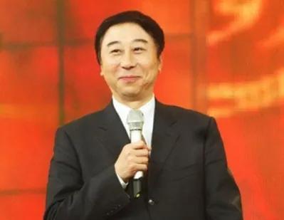从“春晚钉子户”到“德艺双馨”，冯巩的清醒让多少老艺术家脸红（春晚冯巩节目有哪些）-第5张图片-九妖电影