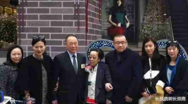 刘銮雄全家无一人参加亲侄女的婚礼，网友质疑甘比在从中作梗（刘銮雄感情经历简介）-第3张图片-九妖电影