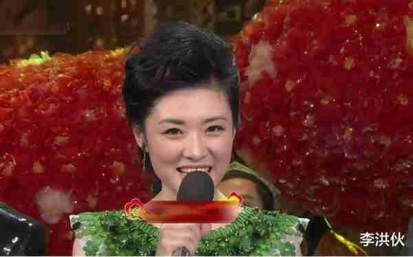 从春晚舞台上退出的10位主持人，你还记得哪位？（春晚主持人进场音乐）-第4张图片-九妖电影