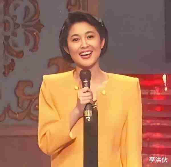 从春晚舞台上退出的10位主持人，你还记得哪位？（春晚主持人进场音乐）-第2张图片-九妖电影