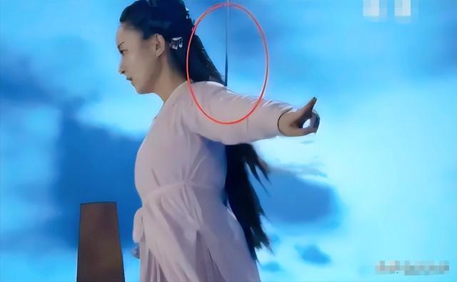 剧中那些侮辱观众的穿帮镜头,让人一言难尽,导演求你多读点书吧_1(影视剧里的穿帮镜头都有哪些?)-第3张图片-九妖电影 剧中那些侮辱观众的穿帮镜头,让人一言难尽,导演求你多读点书吧_1(影视剧里的穿帮镜头都有哪些?)-第3张图片-九妖电影