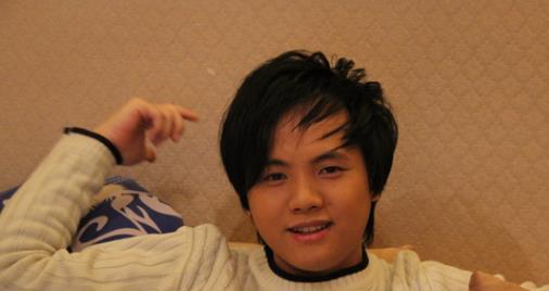 他15岁就开演唱会，19岁日挣万元，春晚请不动，但没人说他耍大牌（16岁开演唱会的歌手）-第3张图片-九妖电影