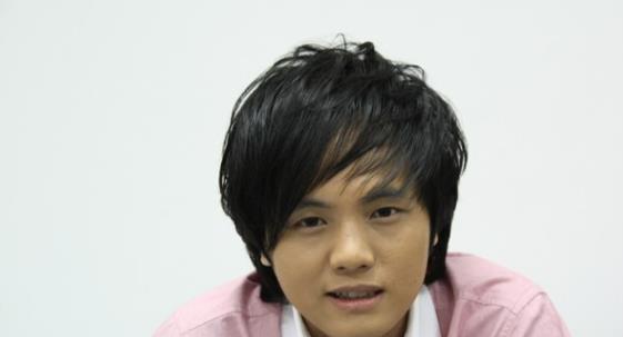 他15岁就开演唱会，19岁日挣万元，春晚请不动，但没人说他耍大牌（16岁开演唱会的歌手）-第2张图片-九妖电影