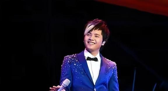 他15岁就开演唱会，19岁日挣万元，春晚请不动，但没人说他耍大牌（16岁开演唱会的歌手）-第9张图片-九妖电影