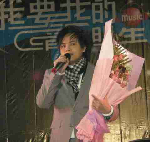 他15岁就开演唱会，19岁日挣万元，春晚请不动，但没人说他耍大牌（16岁开演唱会的歌手）-第12张图片-九妖电影