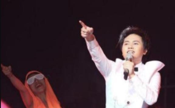 他15岁就开演唱会，19岁日挣万元，春晚请不动，但没人说他耍大牌（16岁开演唱会的歌手）-第24张图片-九妖电影
