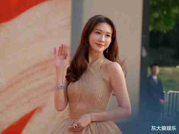 北京这一夜，杨子姗的臀，林志玲不老的吗，周也太美了救命（杨子珊太漂亮了）-第1张图片-九妖电影