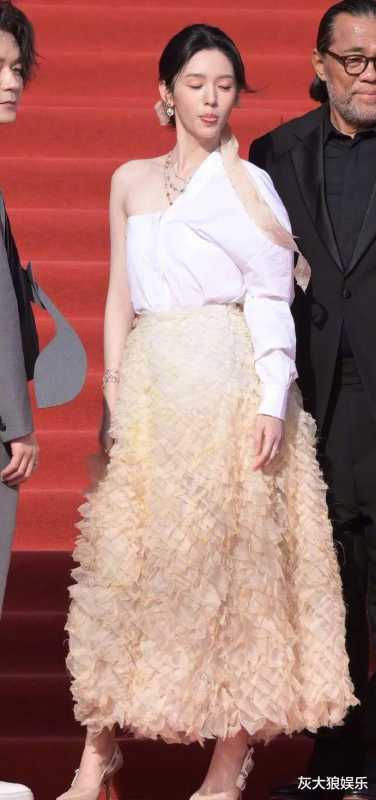 北京这一夜，杨子姗的臀，林志玲不老的吗，周也太美了救命（杨子珊太漂亮了）-第14张图片-九妖电影