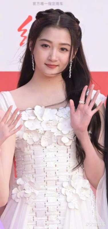 北京这一夜，杨子姗的臀，林志玲不老的吗，周也太美了救命（杨子珊太漂亮了）-第19张图片-九妖电影
