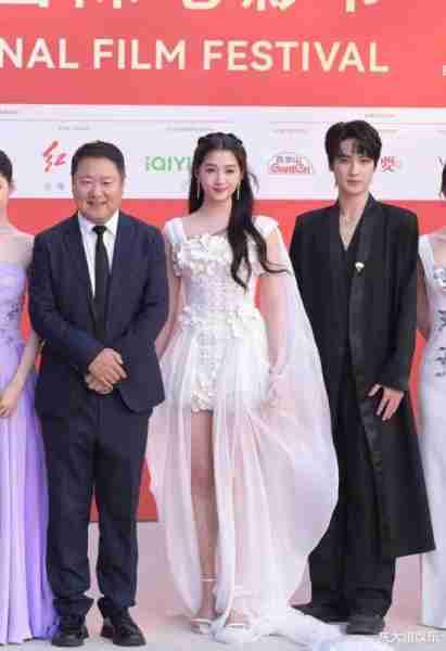 北京这一夜，杨子姗的臀，林志玲不老的吗，周也太美了救命（杨子珊太漂亮了）-第20张图片-九妖电影