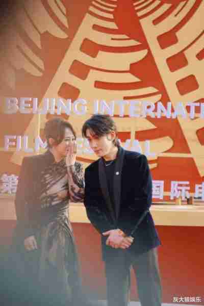 北京这一夜，杨子姗的臀，林志玲不老的吗，周也太美了救命（杨子珊太漂亮了）-第34张图片-九妖电影
