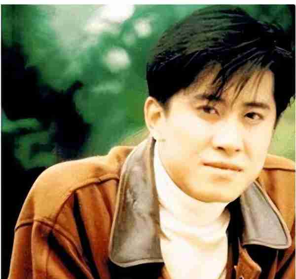 他8次上春晚，与杨钰莹有一段佳话，作死被捕入狱，今靠色相吃饭（杨钰莹春晚歌曲视频播放）-第1张图片-九妖电影
