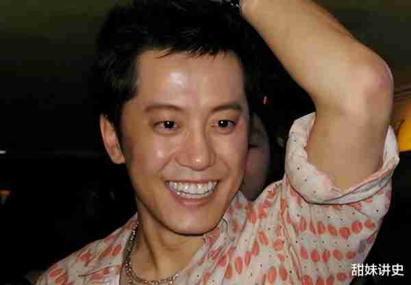 他8次上春晚，作死被捕入狱，今54岁无人问津，老搭档也断了联系_1（上过春晚七八次的女歌手有哪些）-第1张图片-九妖电影