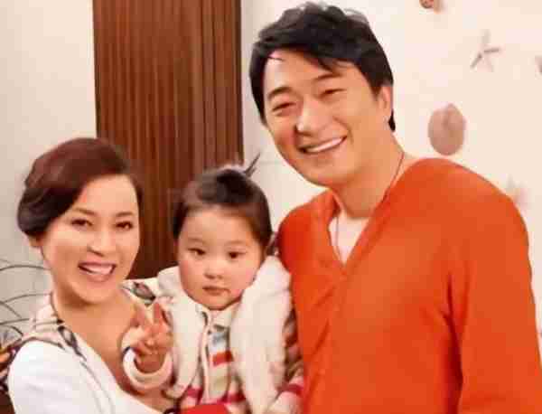 他9登春晚敛财，倾家荡产陪妻子抗癌21年，如今54岁无戏可拍（春晚有几个分会场）-第3张图片-九妖电影