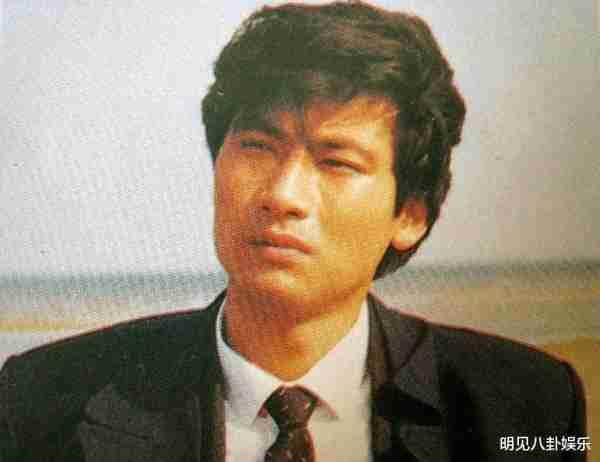 他出道31年不温不火，却因老婆一首歌成春晚常客，他就是陆剑民（她出道了作文）-第3张图片-九妖电影