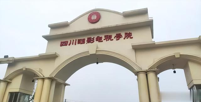他是央视最帅主持人，30岁进央视，34岁上春晚，如今38岁感情成谜（最帅的央视主持人男的是谁）-第11张图片-九妖电影
